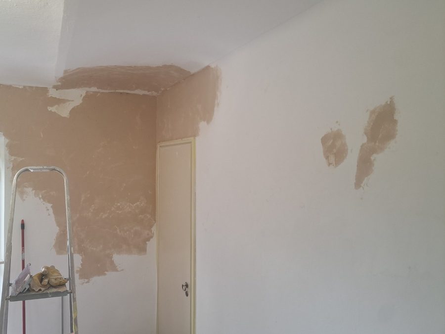 Stuccatura di pareti e soffitto prima della tinteggiatura